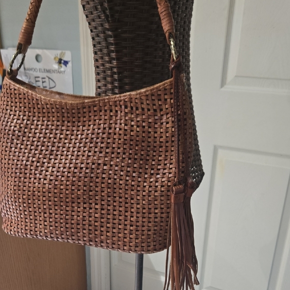 Elegant Brown Woven Handbag - Picture 3 of 15